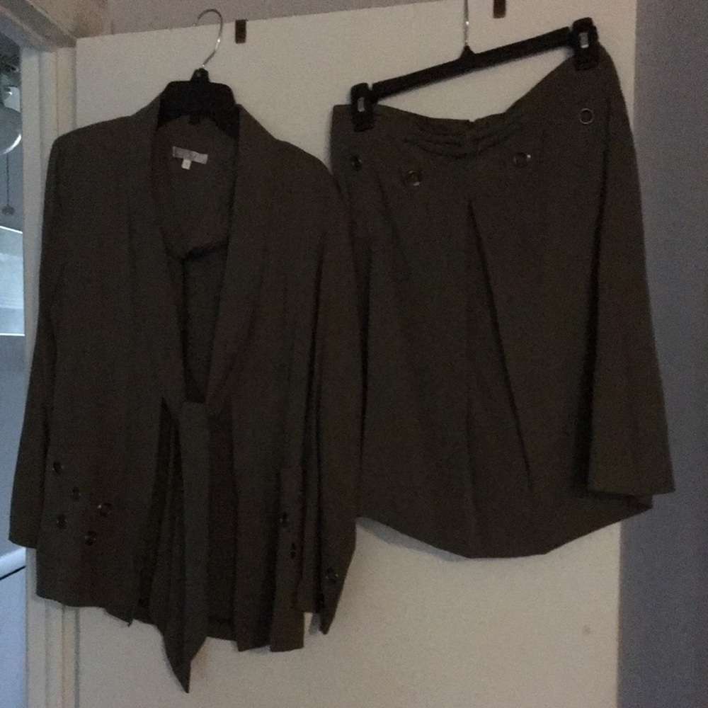 Skirt w/matching jacket